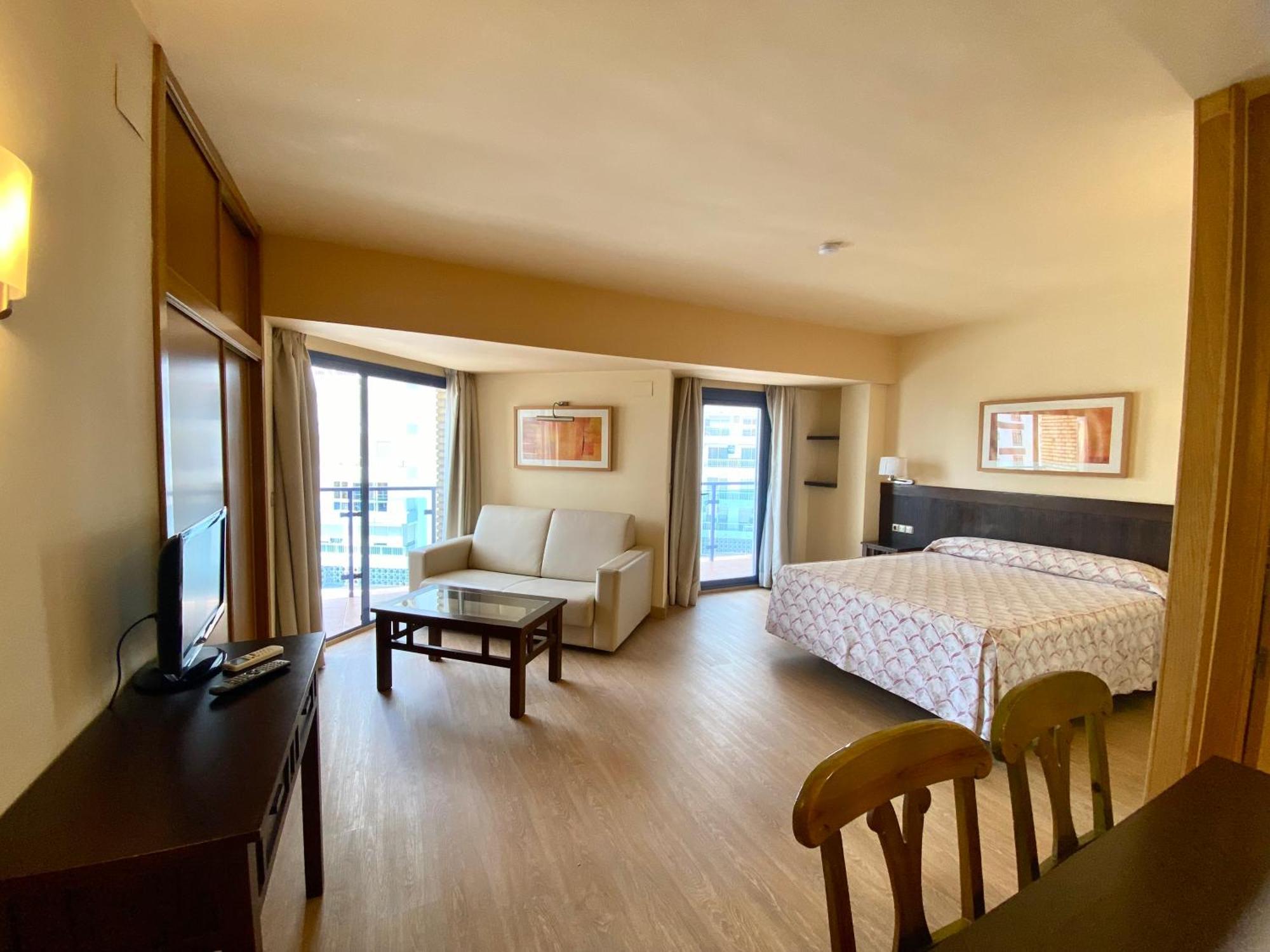 Apartamentos Ms Pepita เบนัลมาเดนา ภายนอก รูปภาพ