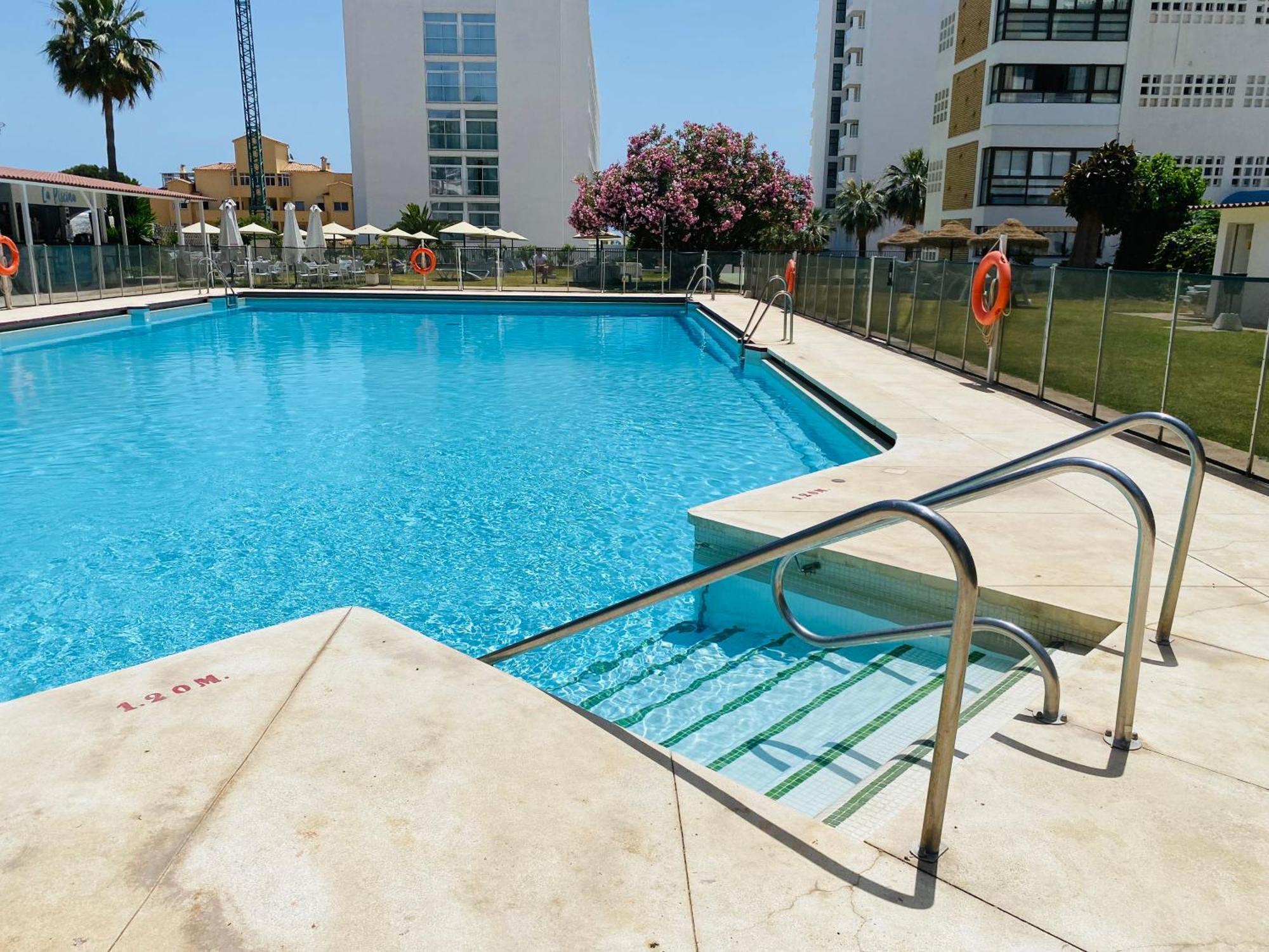 Apartamentos Ms Pepita เบนัลมาเดนา ภายนอก รูปภาพ