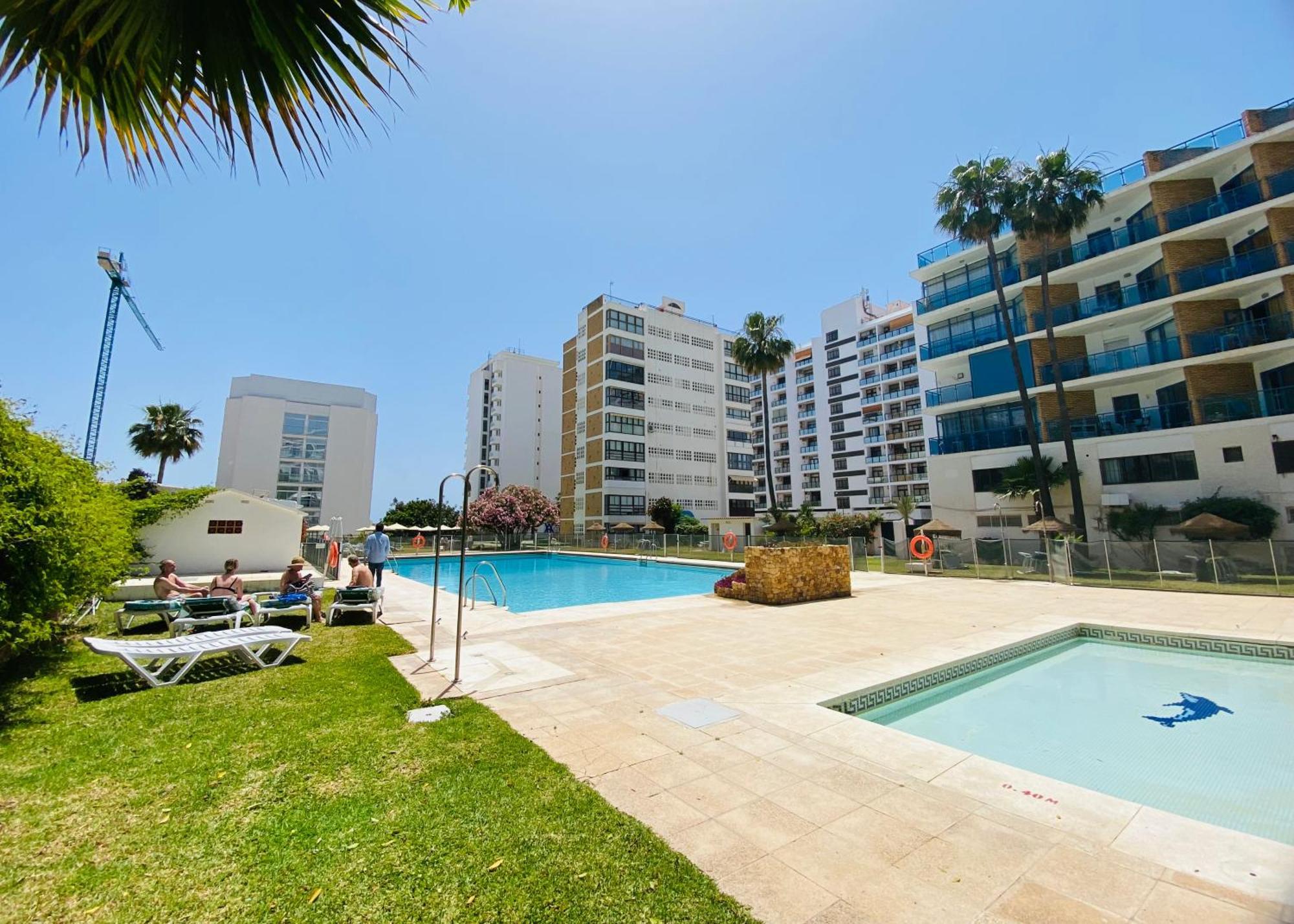 Apartamentos Ms Pepita เบนัลมาเดนา ภายนอก รูปภาพ