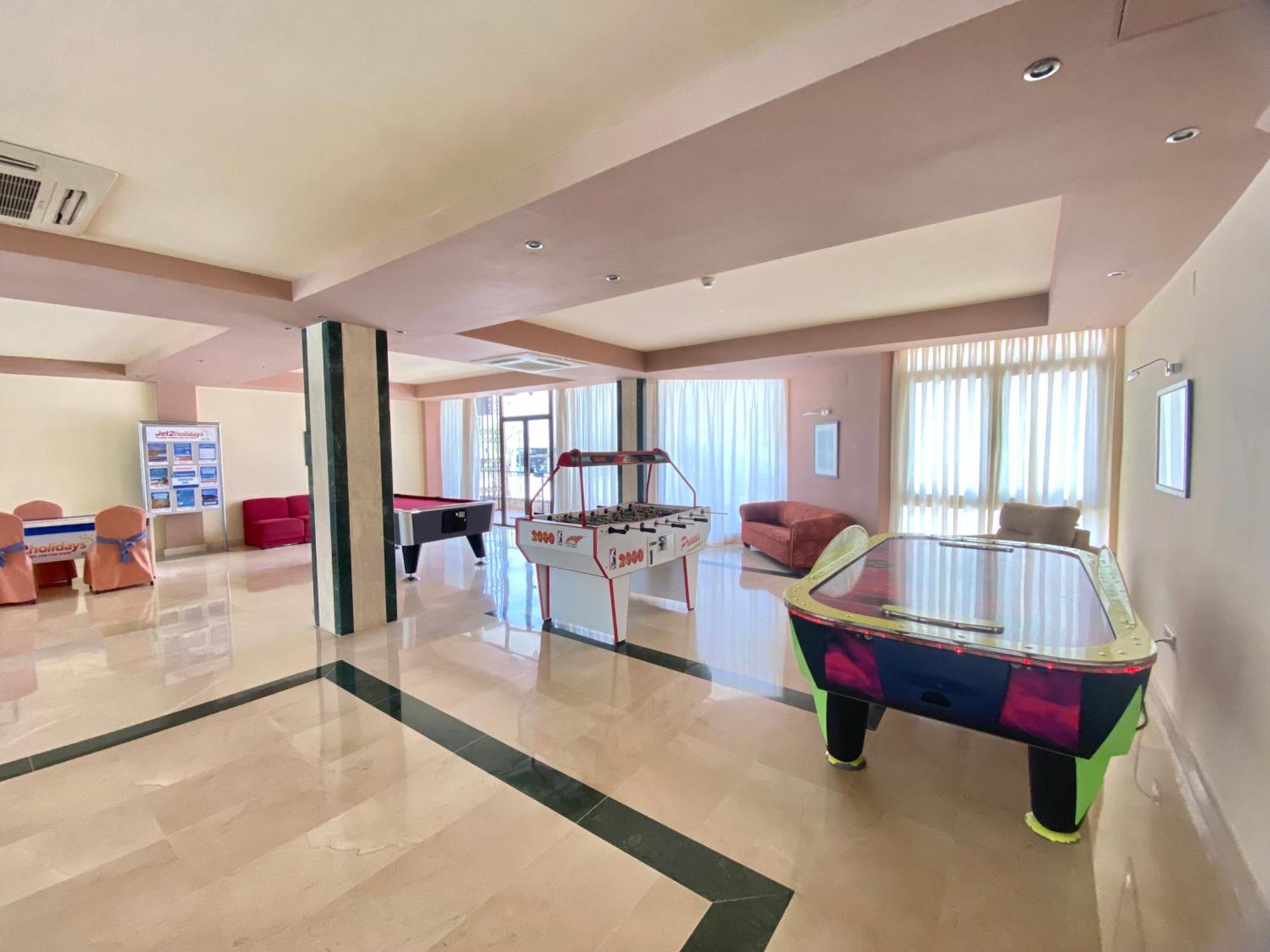 Apartamentos Ms Pepita เบนัลมาเดนา ภายนอก รูปภาพ