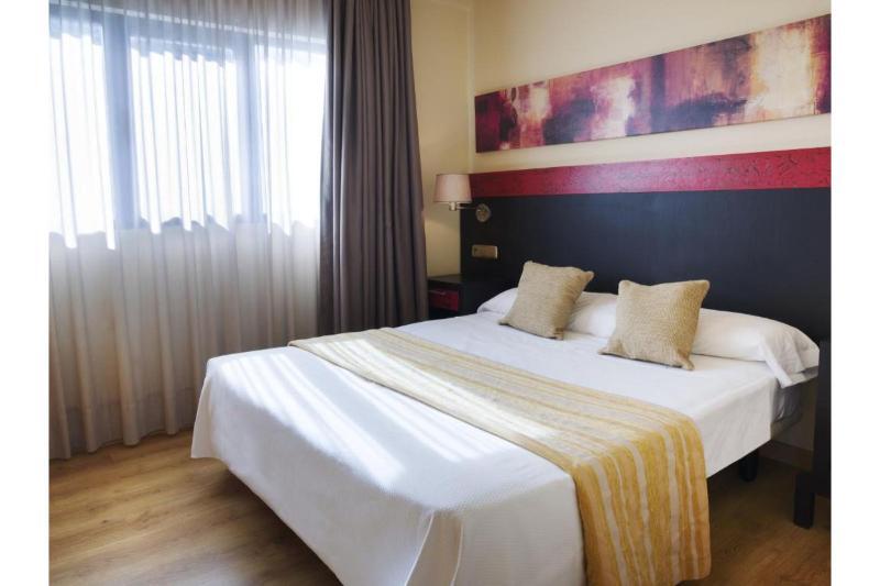 Apartamentos Ms Pepita เบนัลมาเดนา ภายนอก รูปภาพ